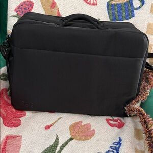BEIS-The Ultimate Travel Duffle in Black NWOT